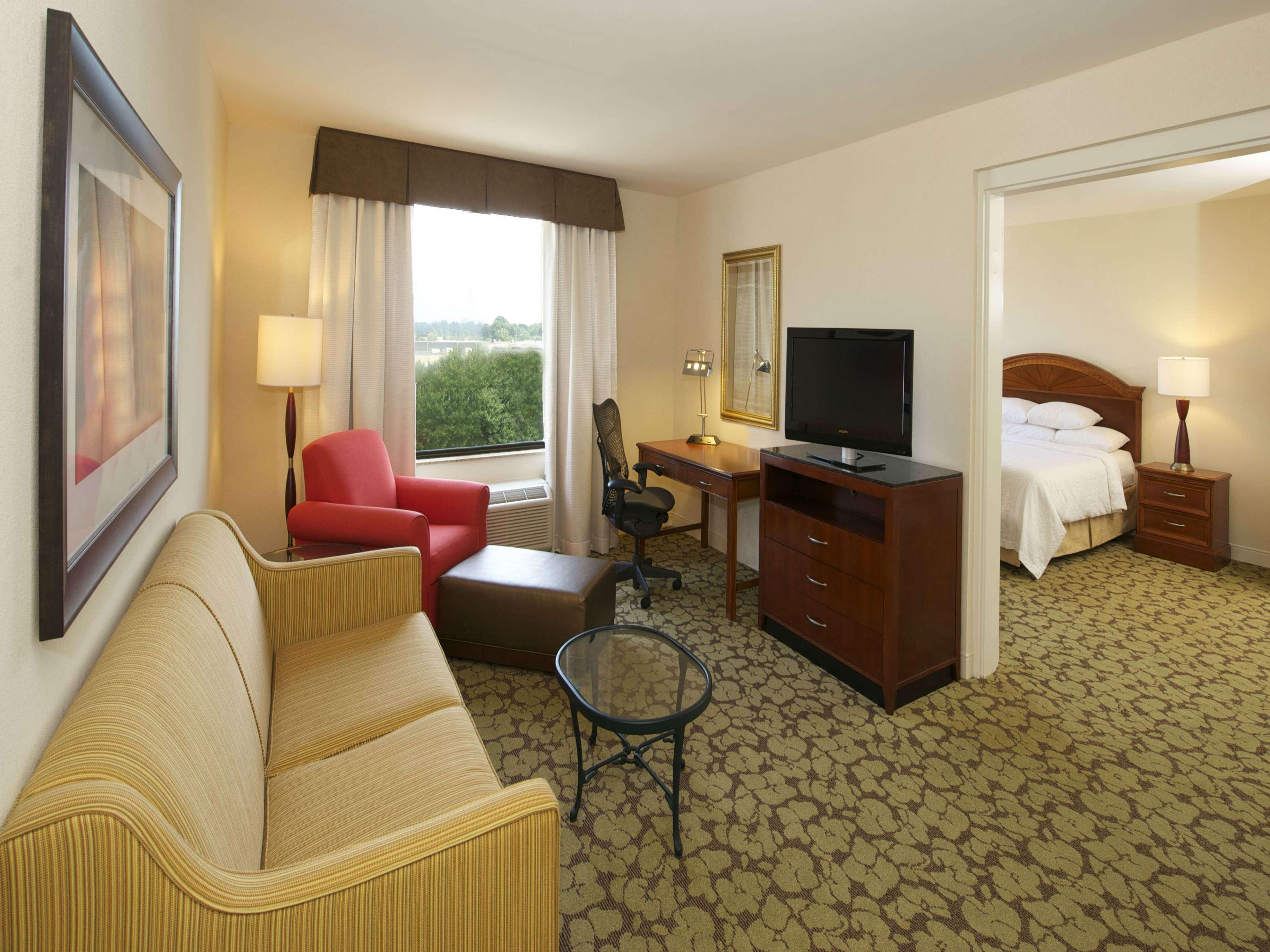 Hilton Garden Inn Virginia Beach Town Center Экстерьер фото