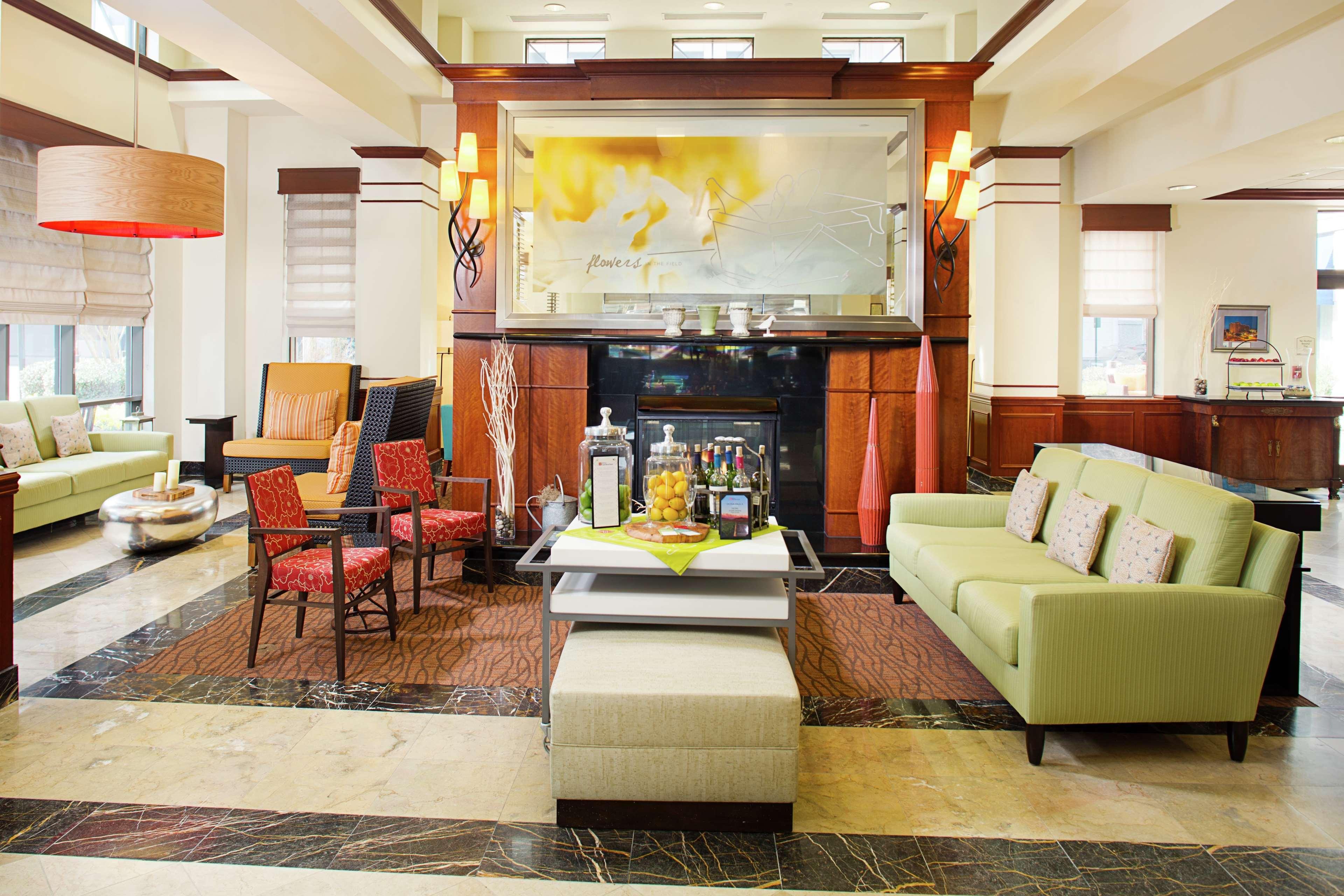 Hilton Garden Inn Virginia Beach Town Center Экстерьер фото