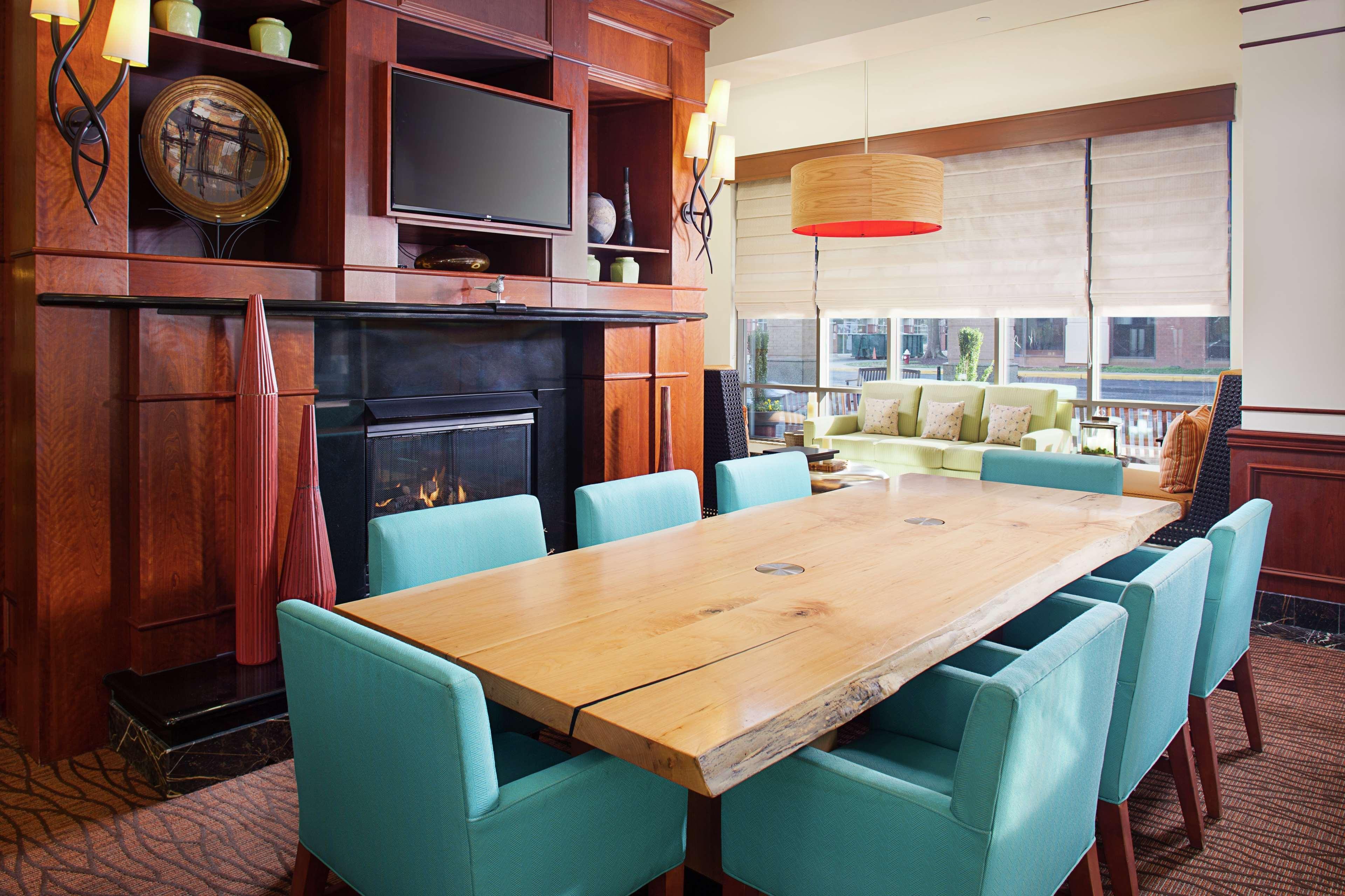 Hilton Garden Inn Virginia Beach Town Center Экстерьер фото