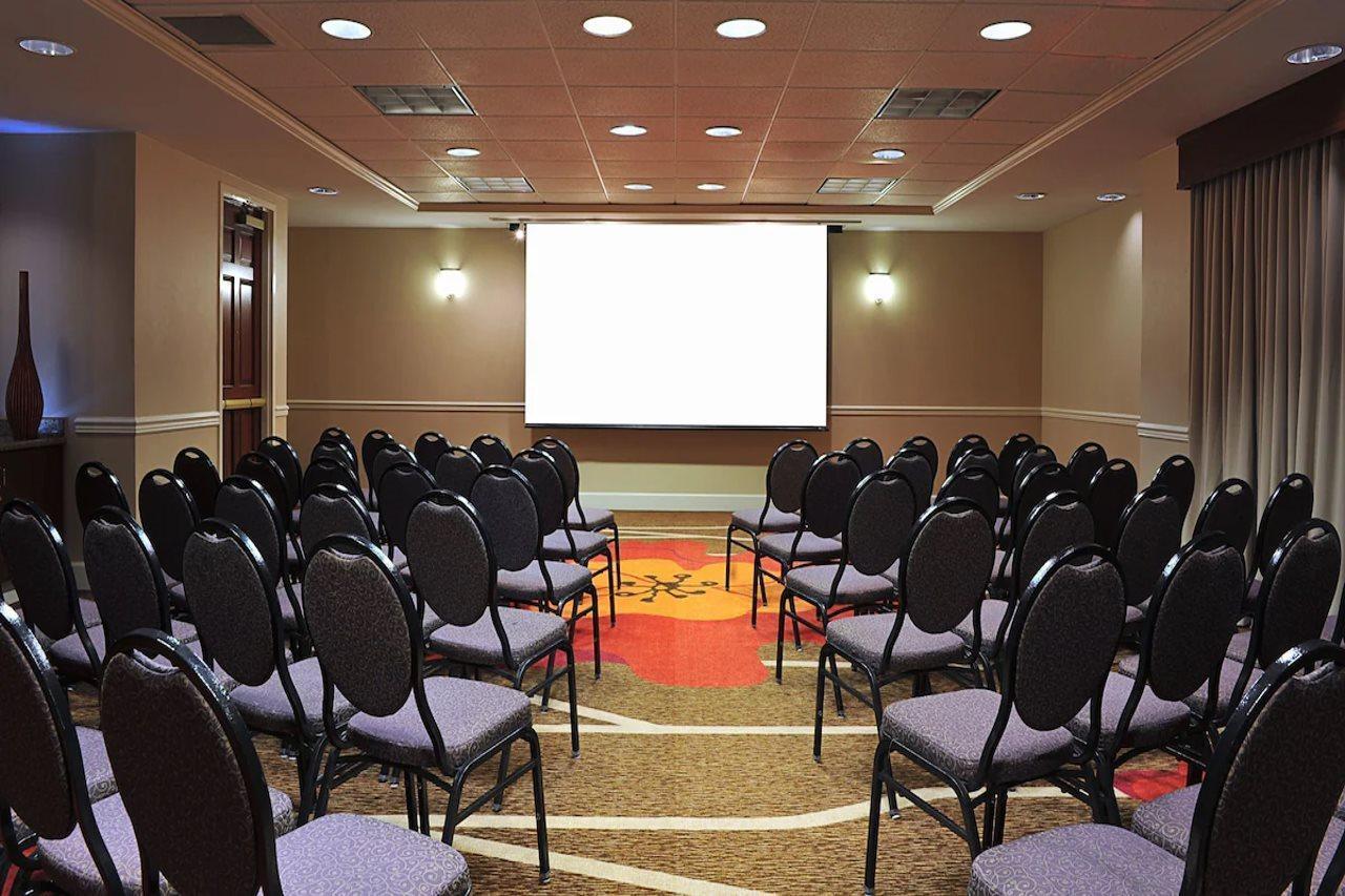 Hilton Garden Inn Virginia Beach Town Center Экстерьер фото