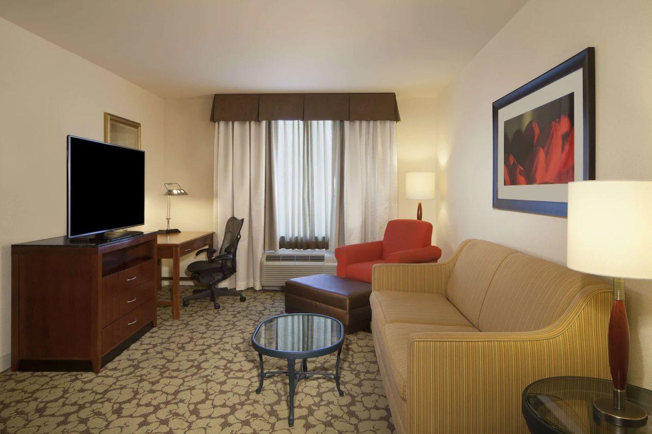 Hilton Garden Inn Virginia Beach Town Center Экстерьер фото
