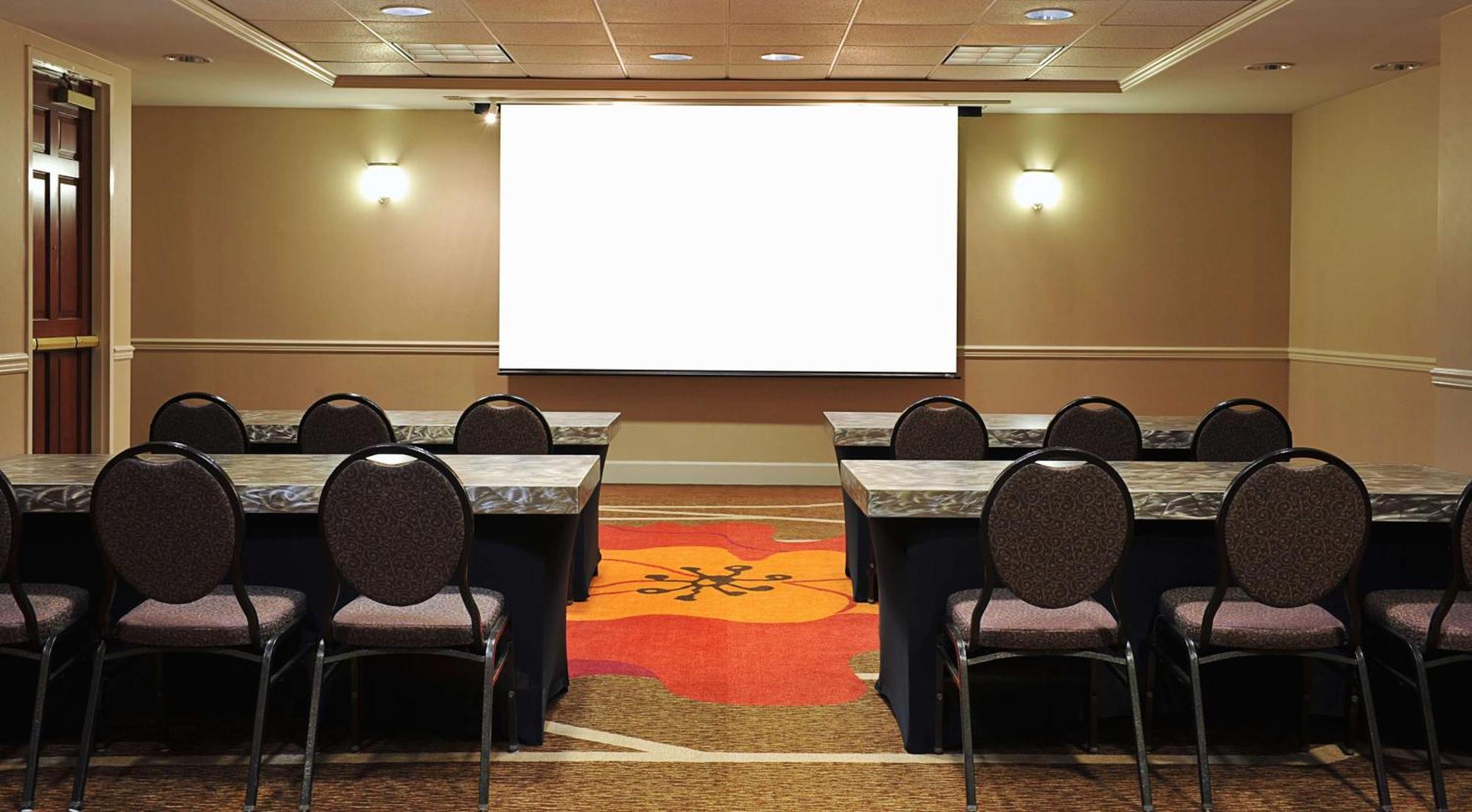 Hilton Garden Inn Virginia Beach Town Center Экстерьер фото