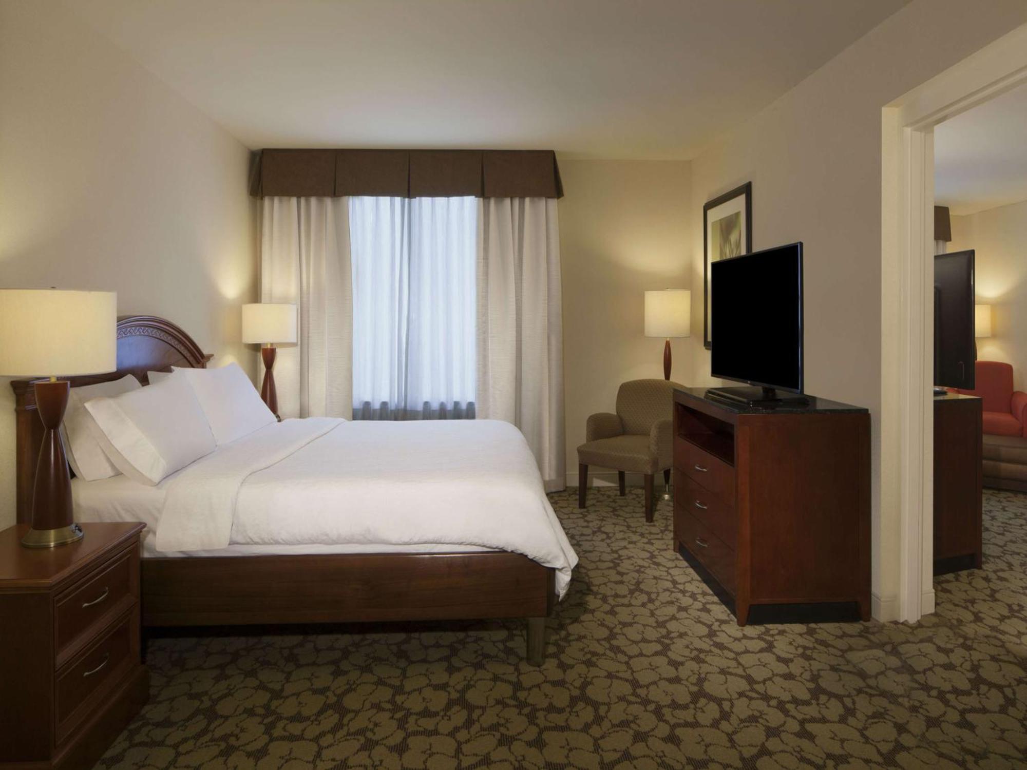 Hilton Garden Inn Virginia Beach Town Center Экстерьер фото