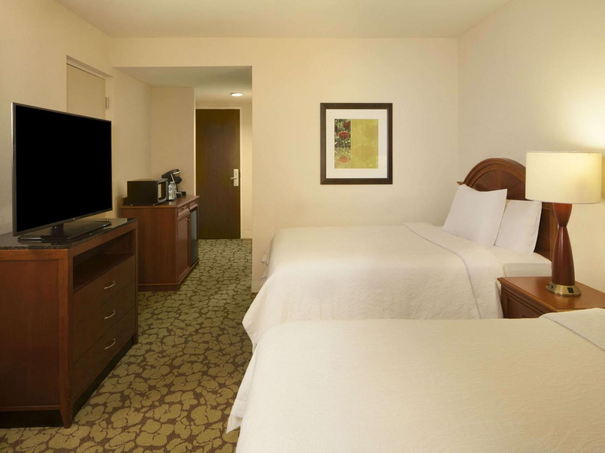 Hilton Garden Inn Virginia Beach Town Center Экстерьер фото