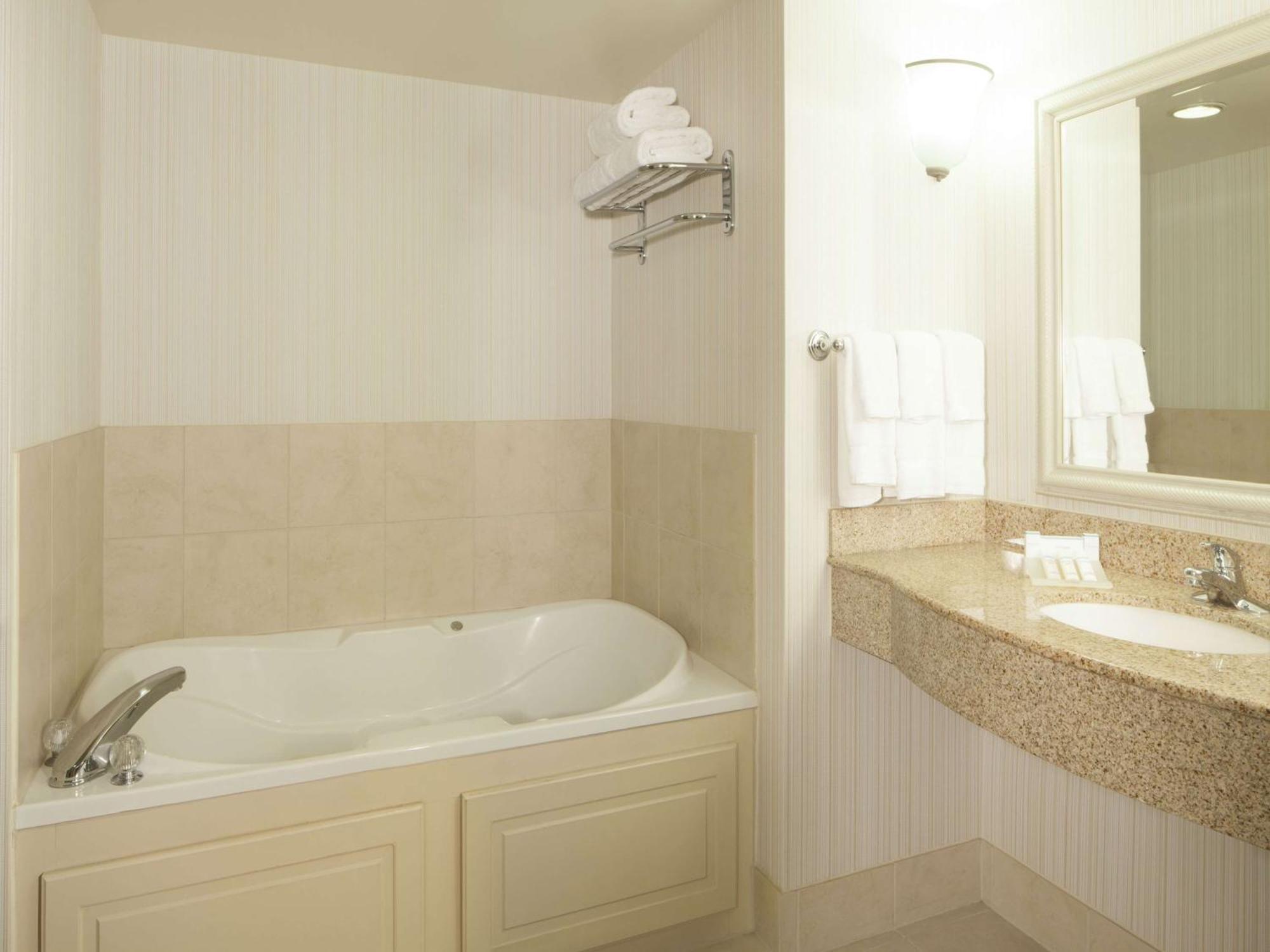 Hilton Garden Inn Virginia Beach Town Center Экстерьер фото