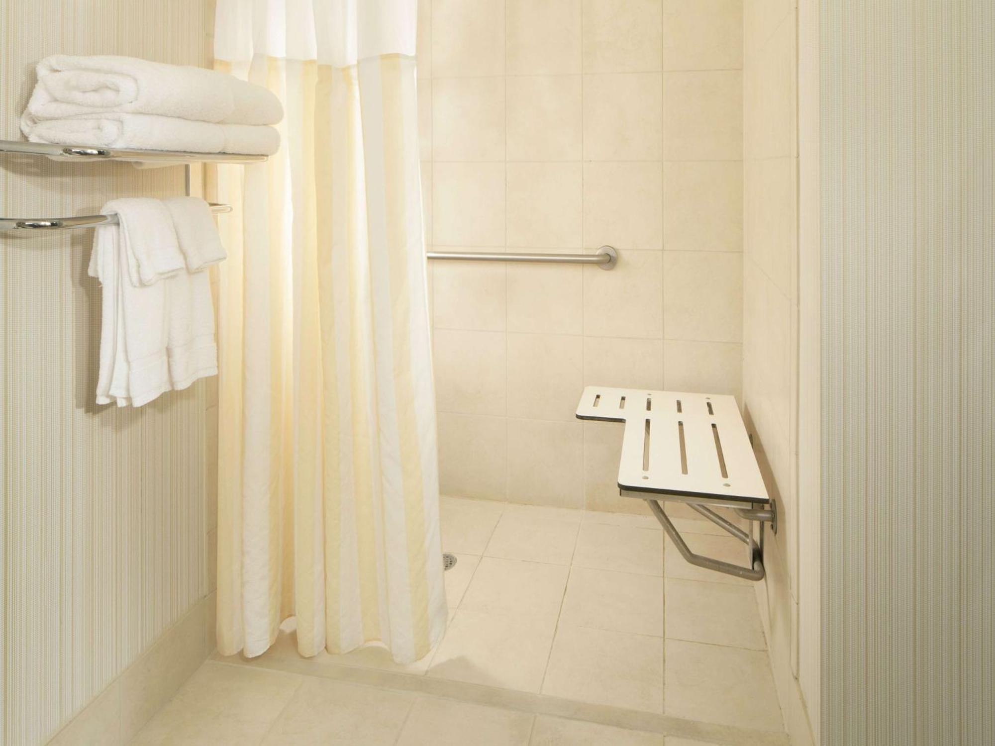 Hilton Garden Inn Virginia Beach Town Center Экстерьер фото