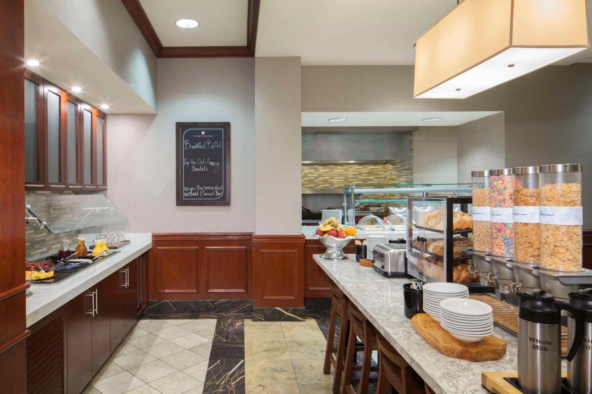 Hilton Garden Inn Virginia Beach Town Center Экстерьер фото