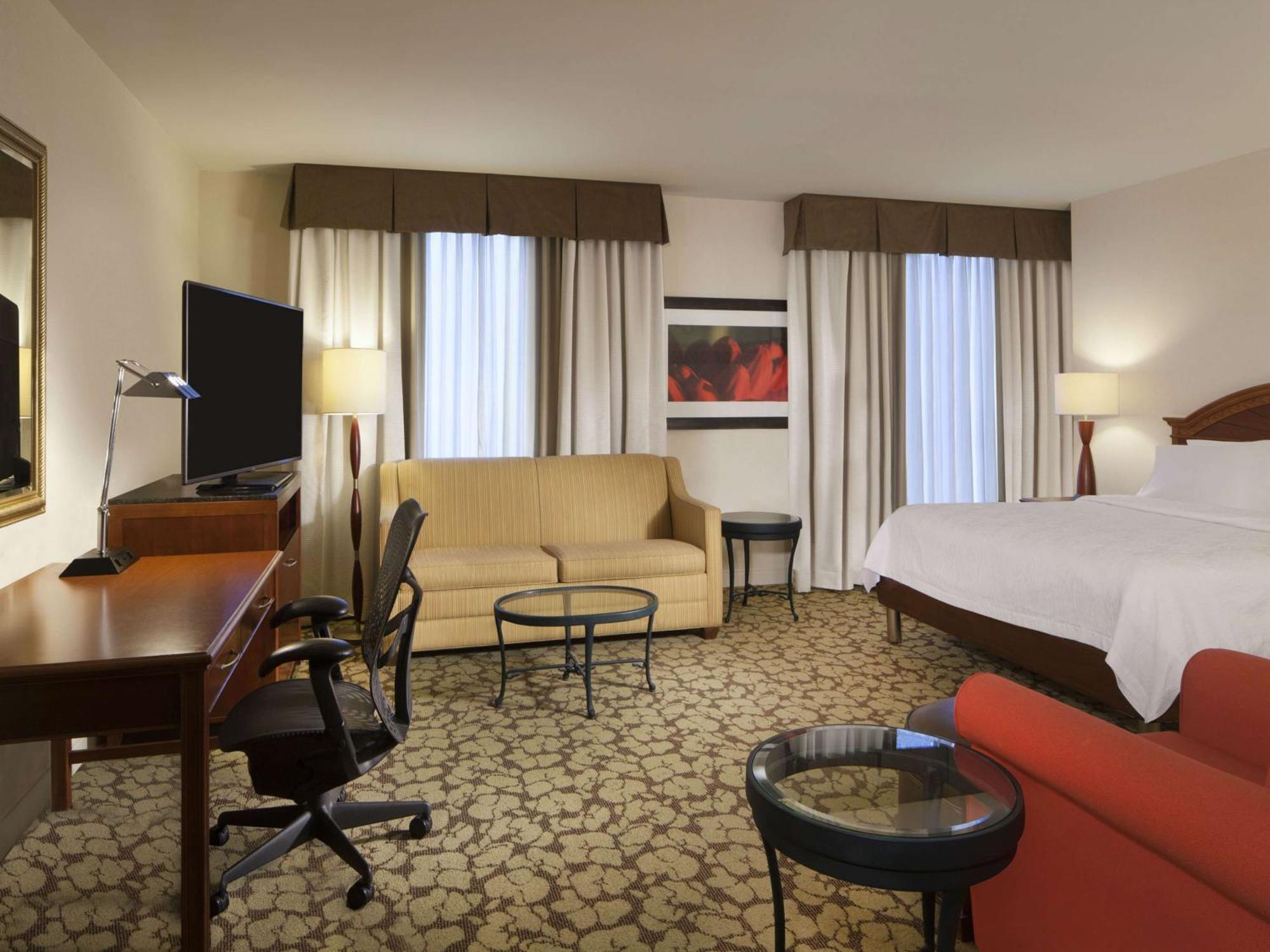 Hilton Garden Inn Virginia Beach Town Center Экстерьер фото