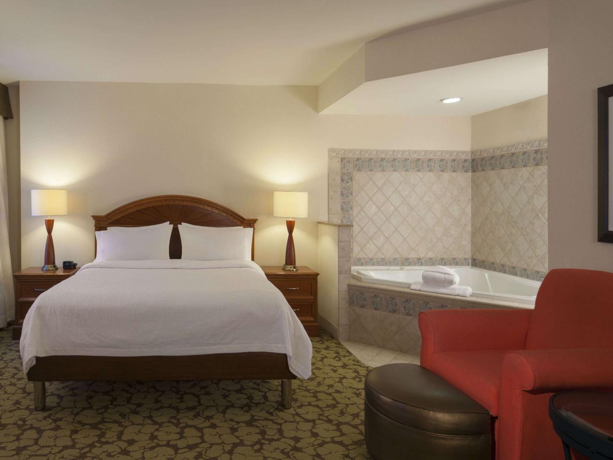 Hilton Garden Inn Virginia Beach Town Center Экстерьер фото