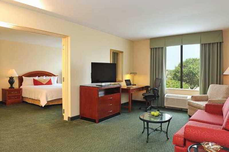 Hilton Garden Inn Virginia Beach Town Center Экстерьер фото
