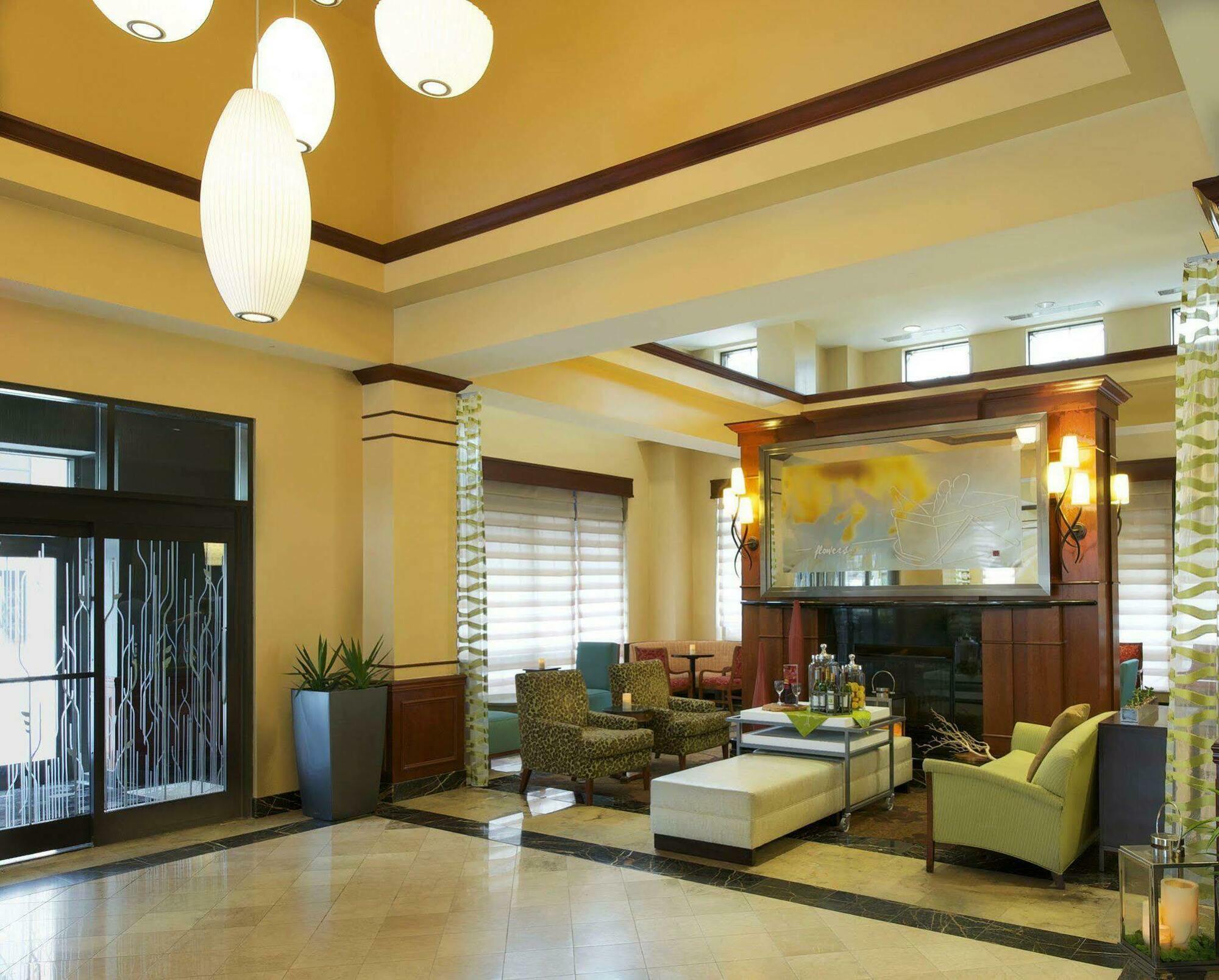 Hilton Garden Inn Virginia Beach Town Center Экстерьер фото